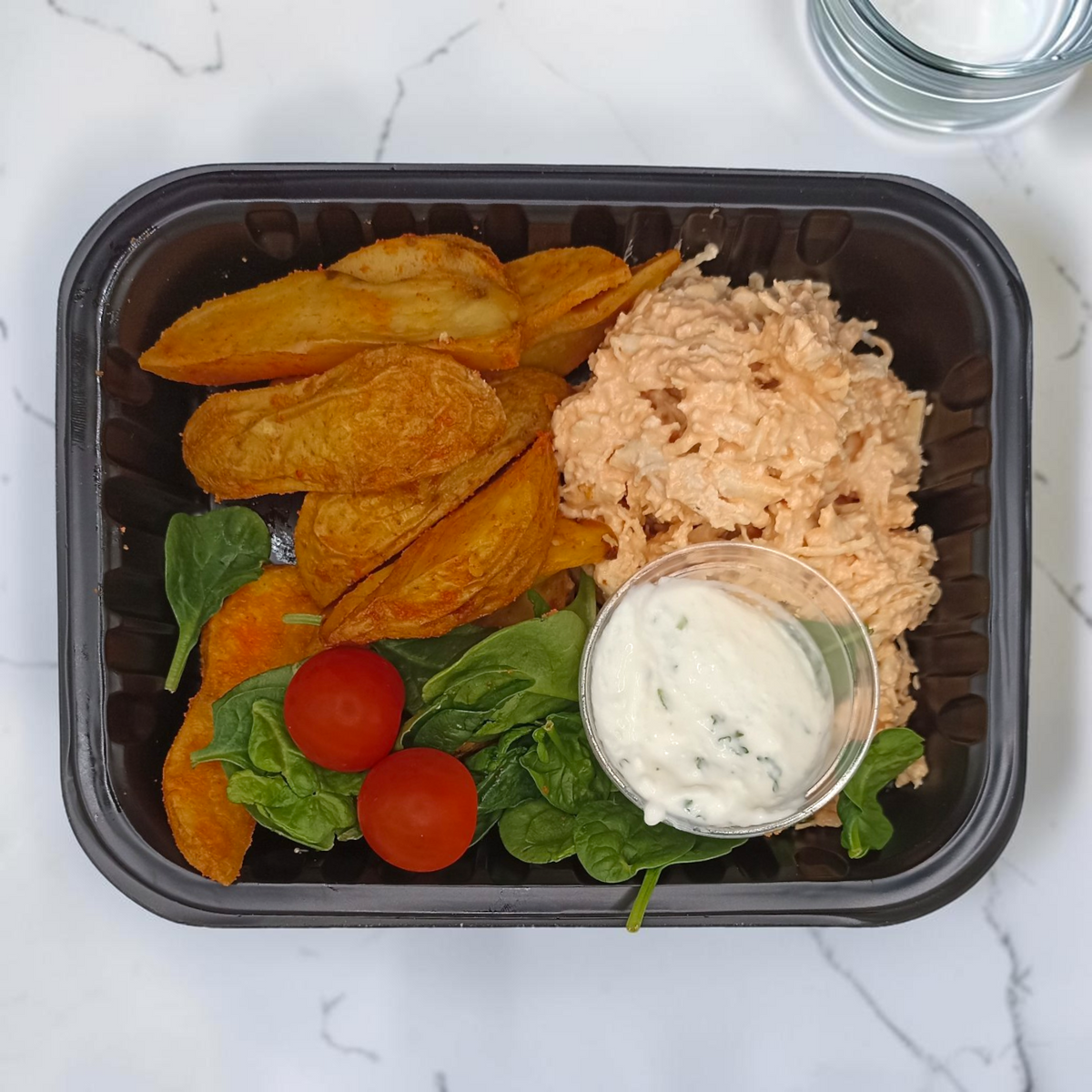 Pollo Buffalo con Gajos de Papa Horneados