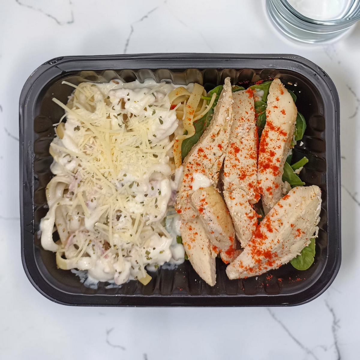 Fetuccini Alfredo con Pollo