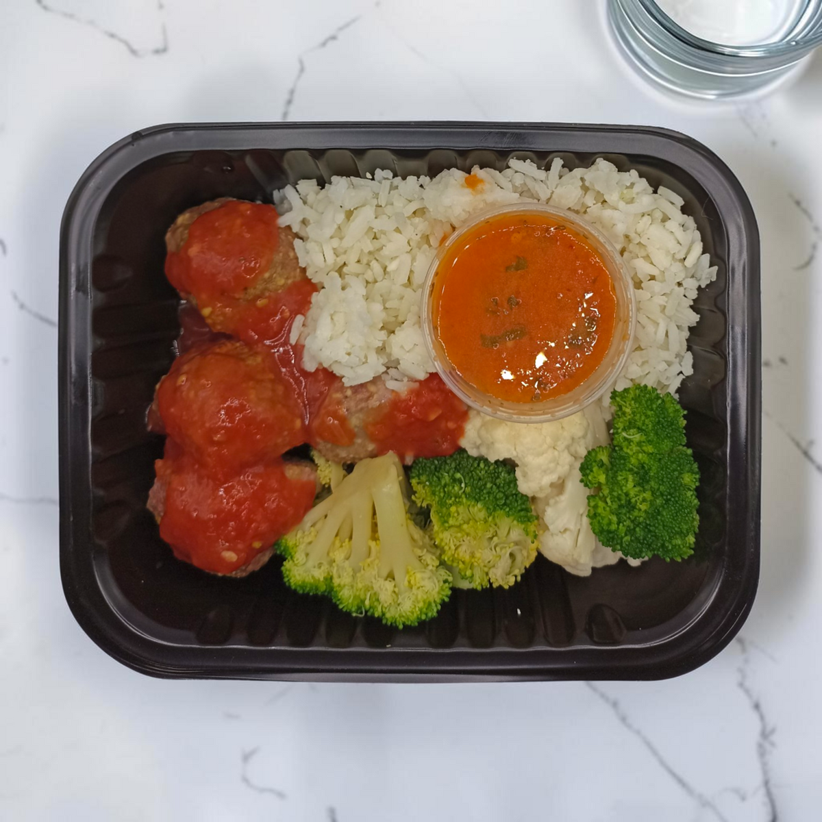 Albóndigas de res bañadas en salsa chipotle