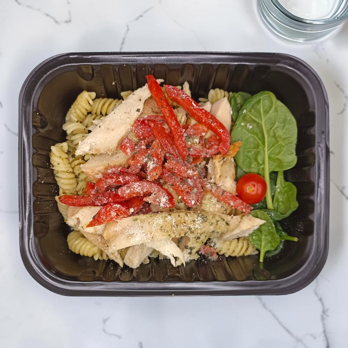 Pasta con Pollo al Pesto