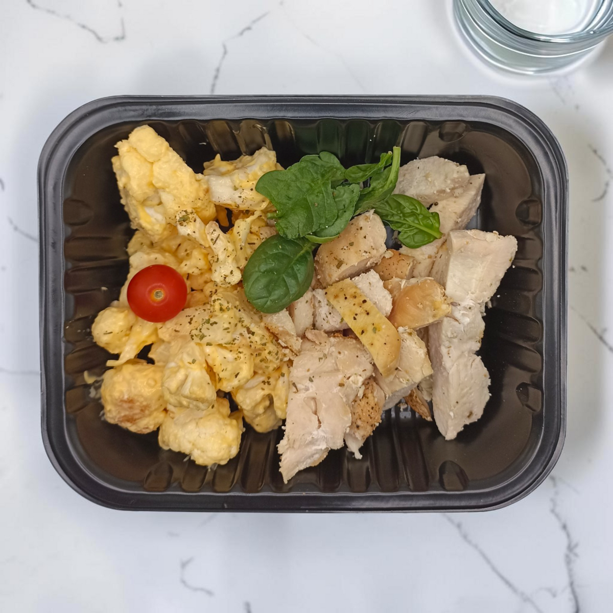 Pollo con Mac &amp; Cheese de Coliflor