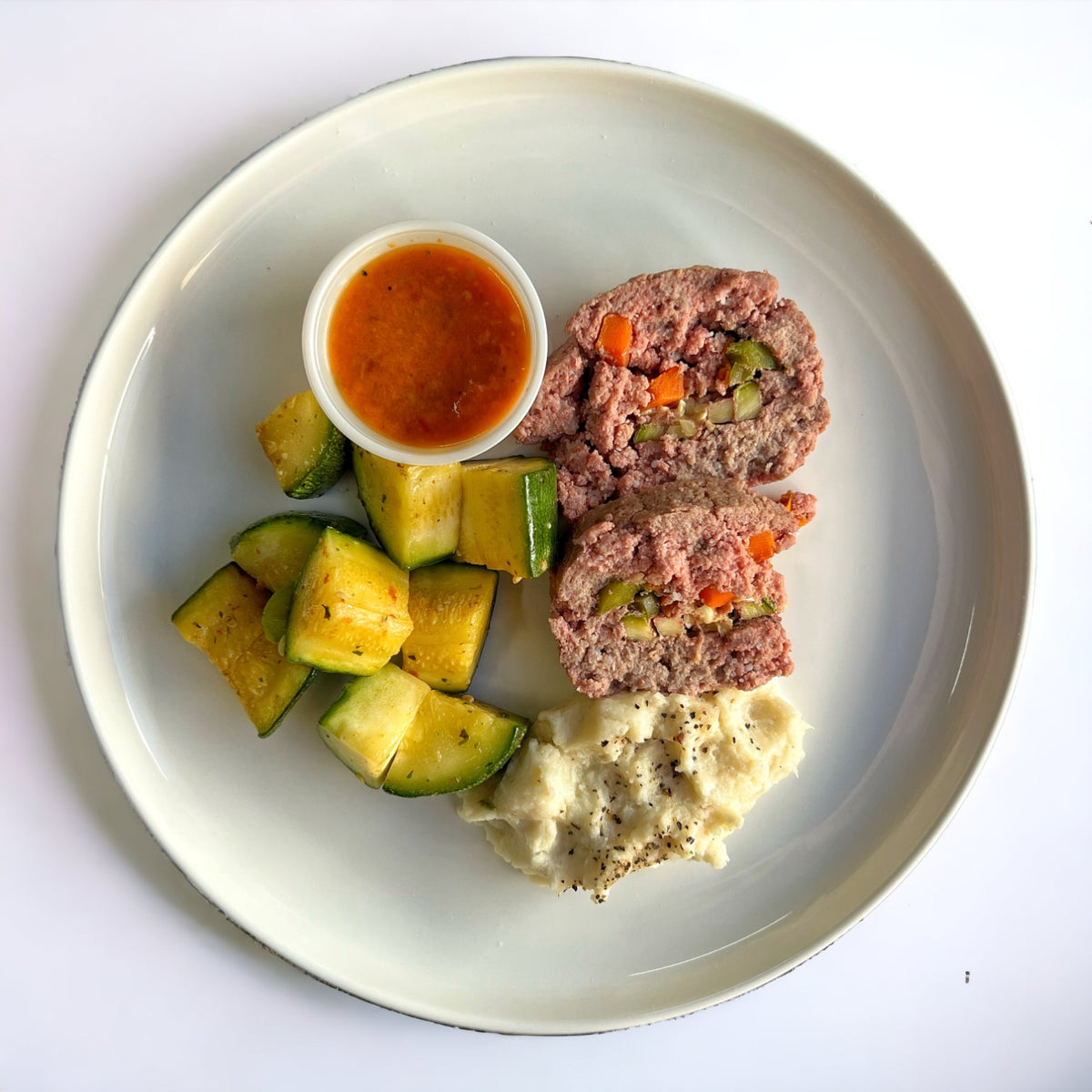 Pastel de carne relleno de verduras