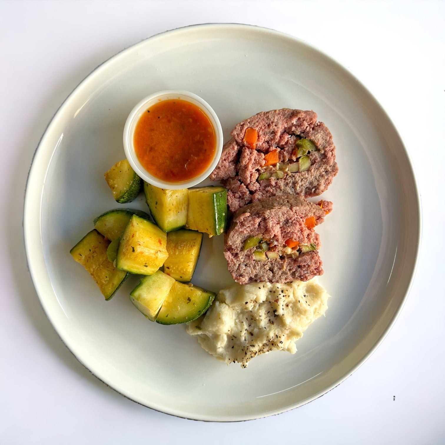 Pastel de carne relleno de verduras