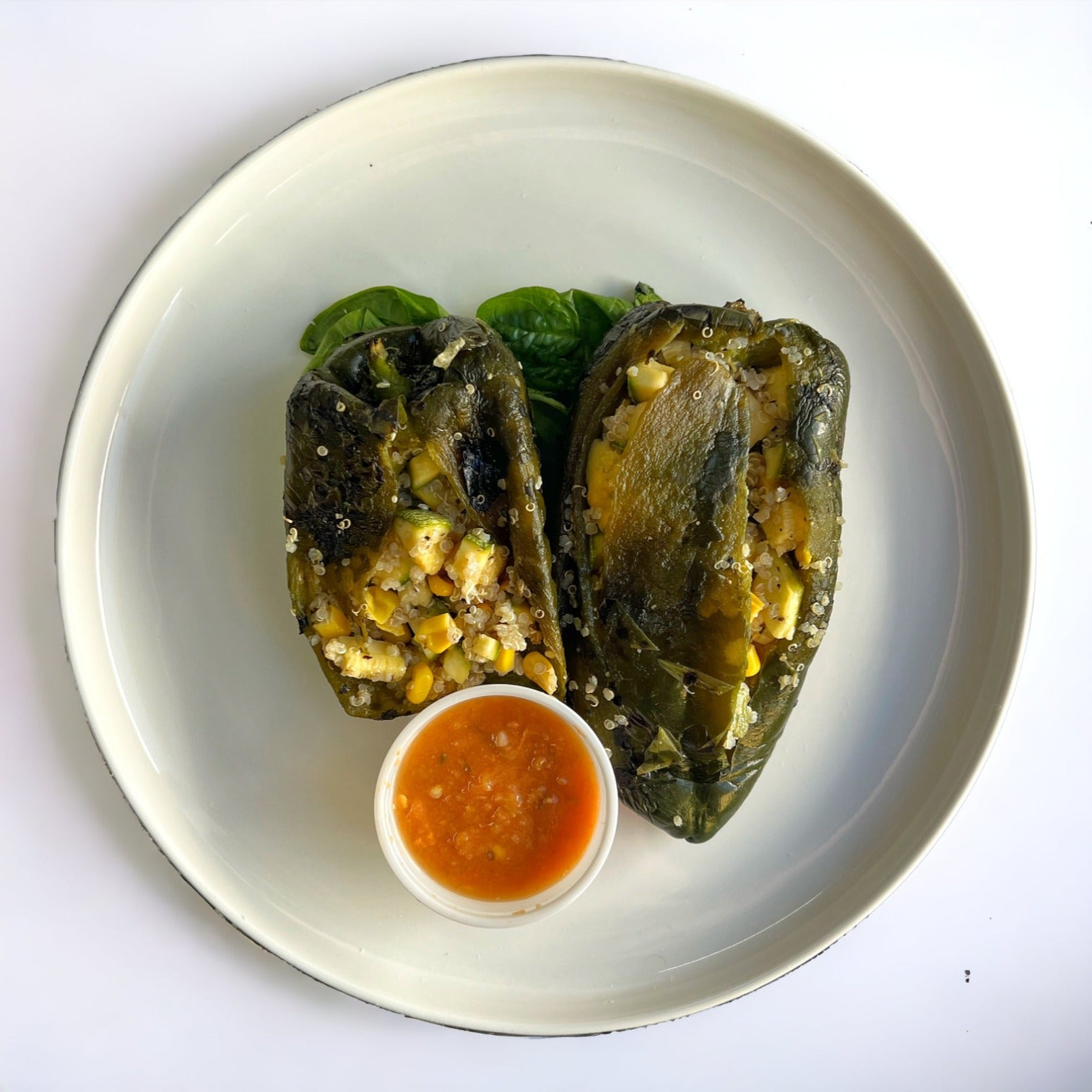 Chile relleno de calabacitas y quinoa