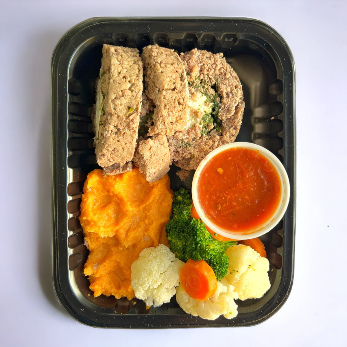 Rollo de carne con puré de camote