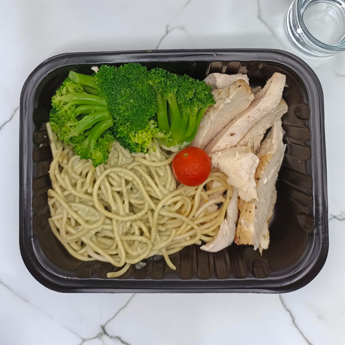 Pollo en Crema de Espinaca con Espagueti