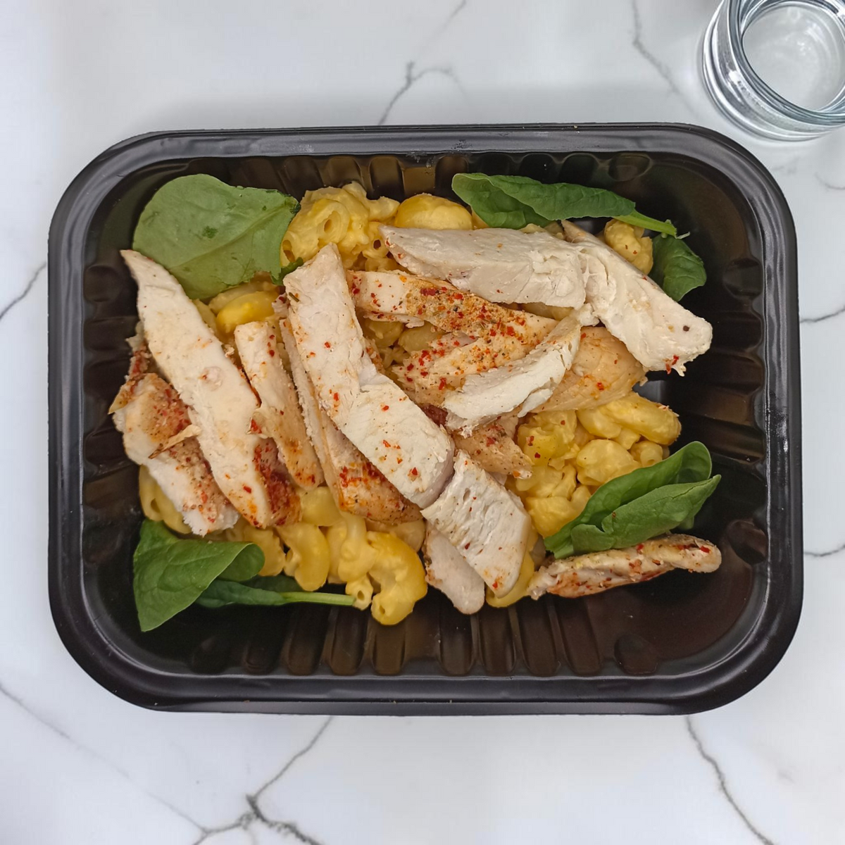 Pollo Cajún con Mac And Cheese