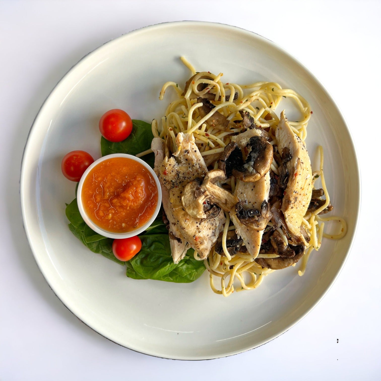 Espagueti con champiñones y pollo