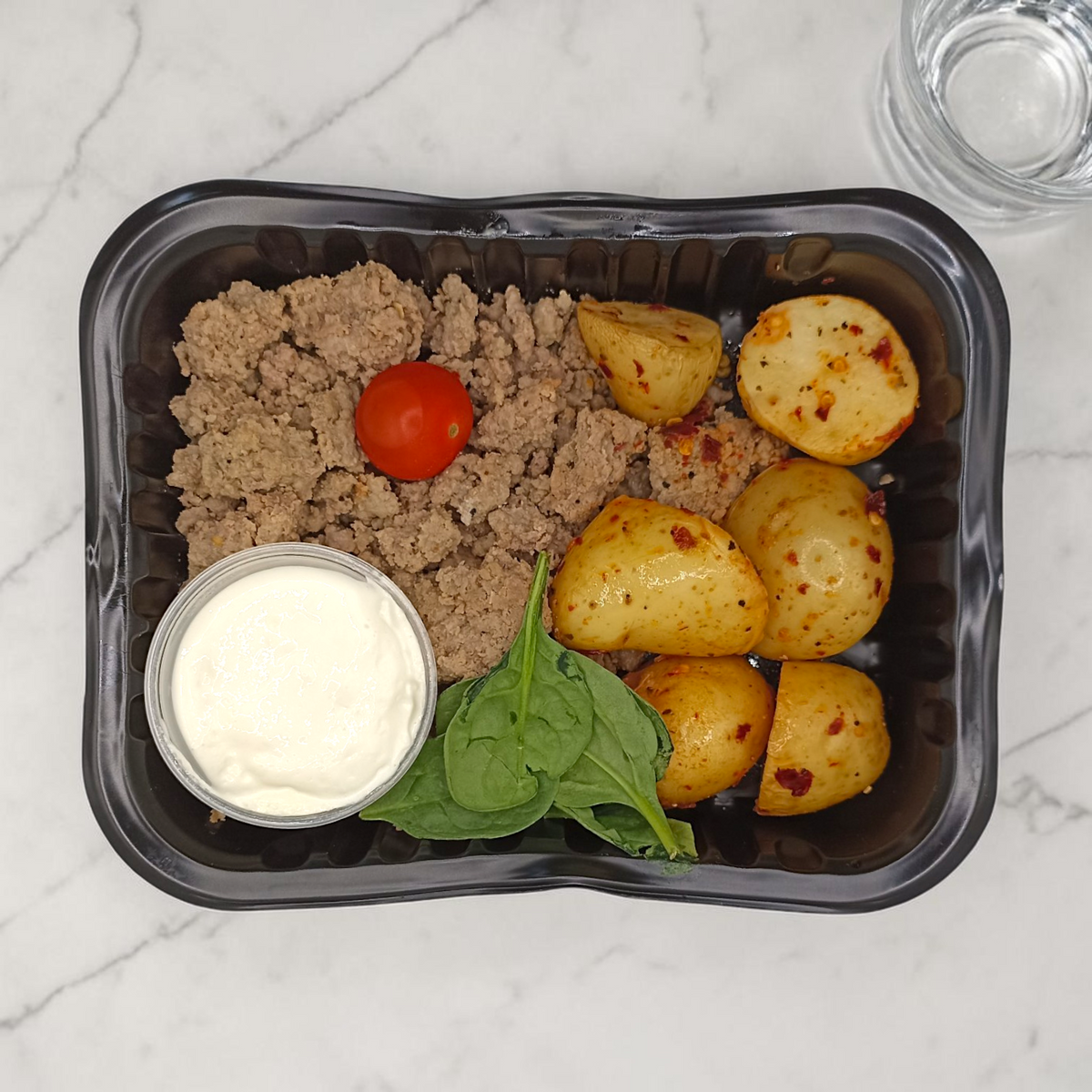 Carne Molida con Papas Bravas