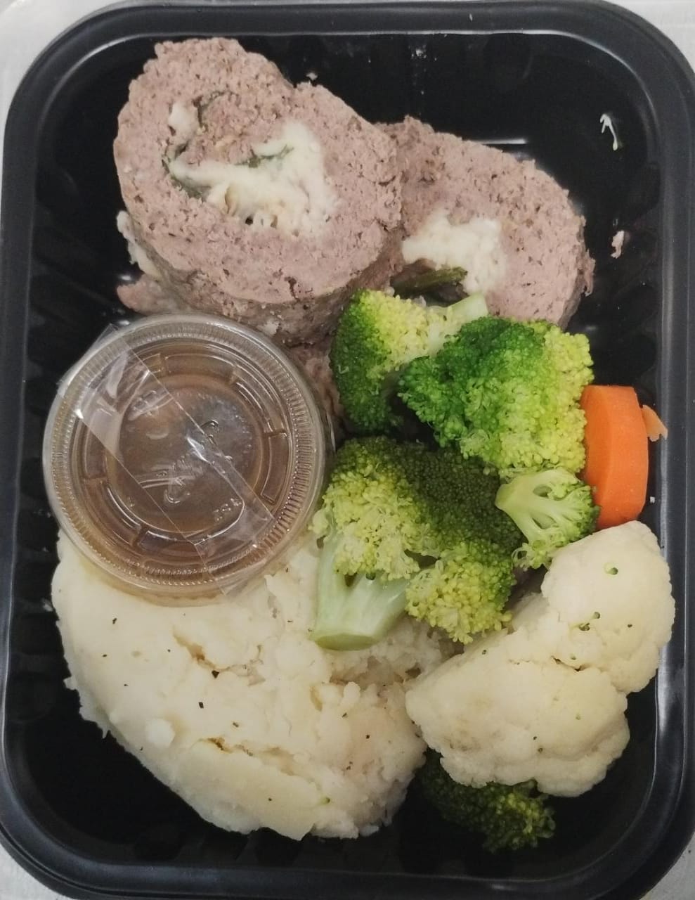 Pastel de carne relleno de mozzarella