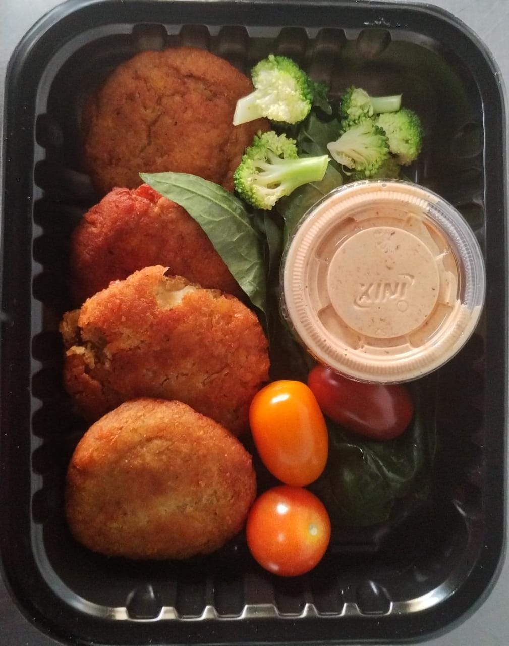 Falafel y croquetas de pollo